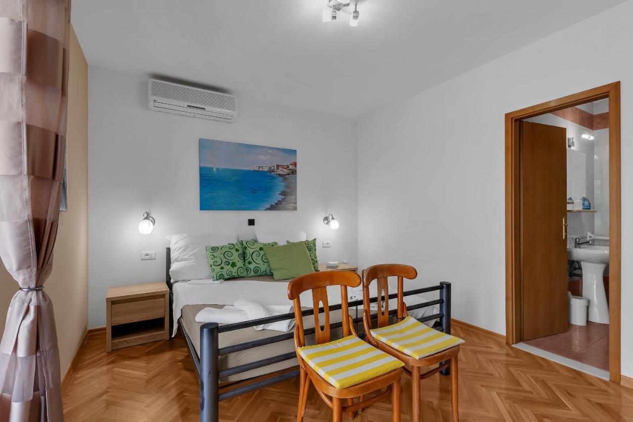Guest House Lazeta Duće Esterno foto