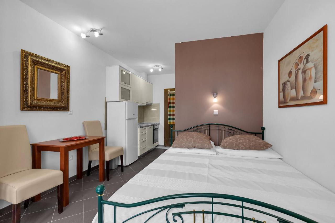 Guest House Lazeta Duće Esterno foto