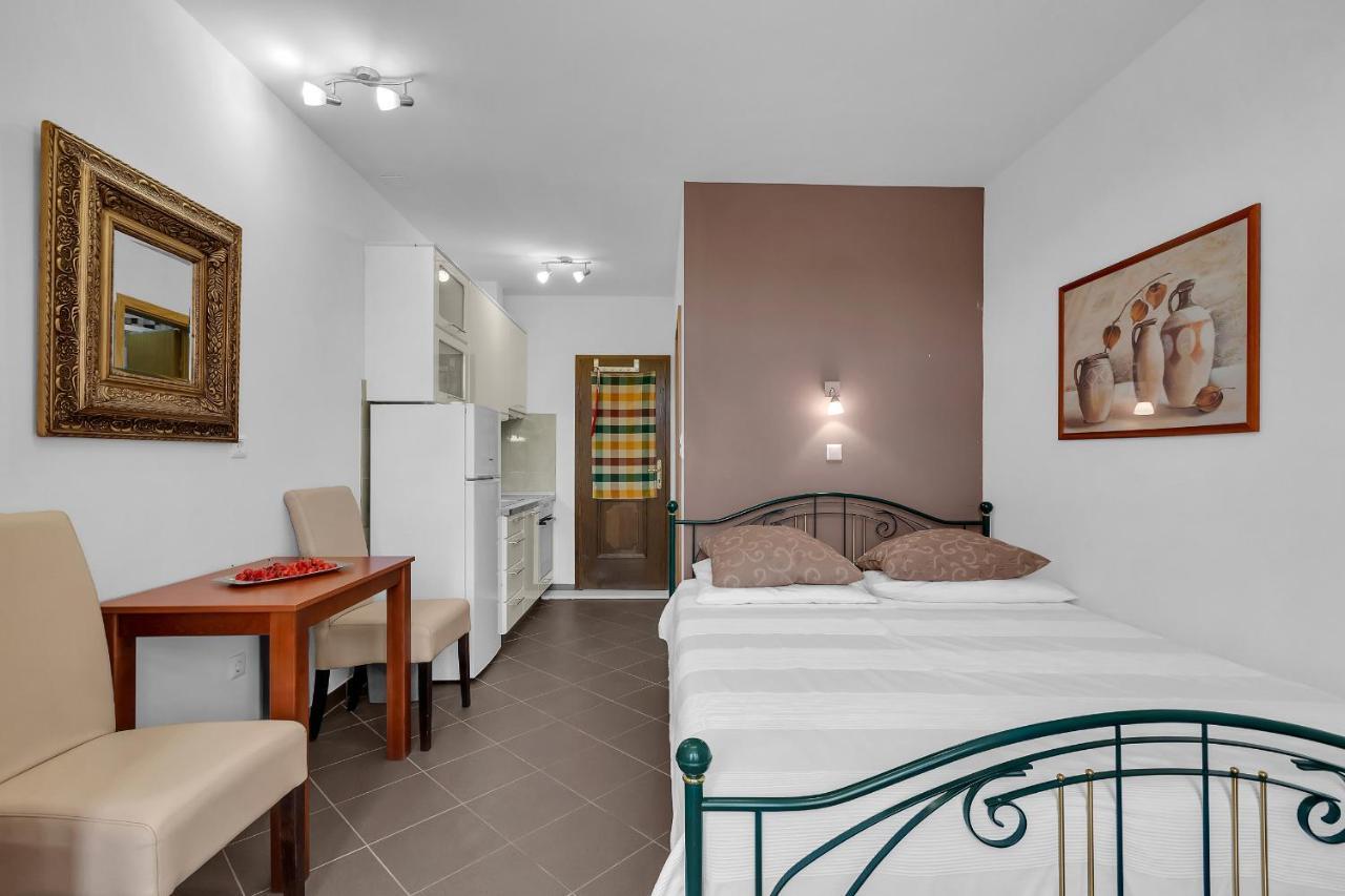 Guest House Lazeta Duće Esterno foto